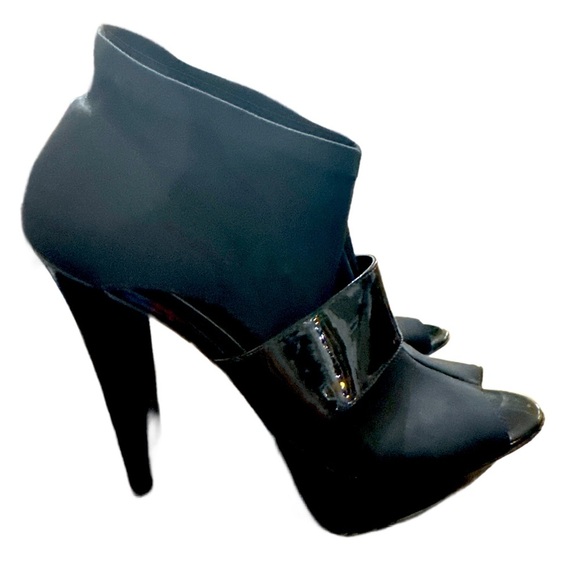 Bebe
Leighton Patent & Stretch Peep Toe Bootie - Black (8) - Picture 1 of 5